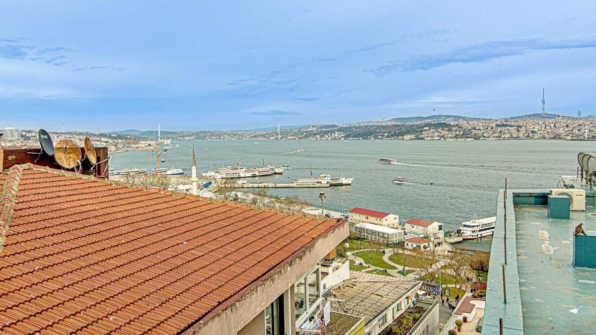 Kabatas Apartment | Central 2+1 Flat with Bosphorus View in Beyoglu