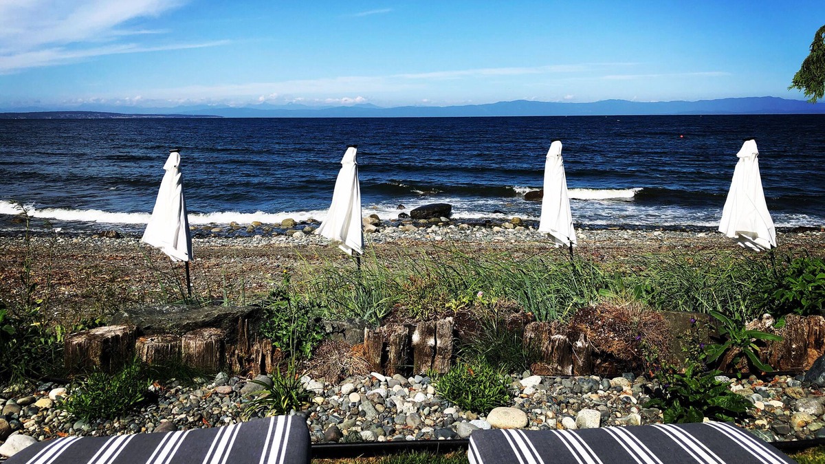 Regional District of Nanaimo Resort | Central 2 bdr Beachfront Hot Tub Clam/Oyster FREE kids kayak use, hiking trails