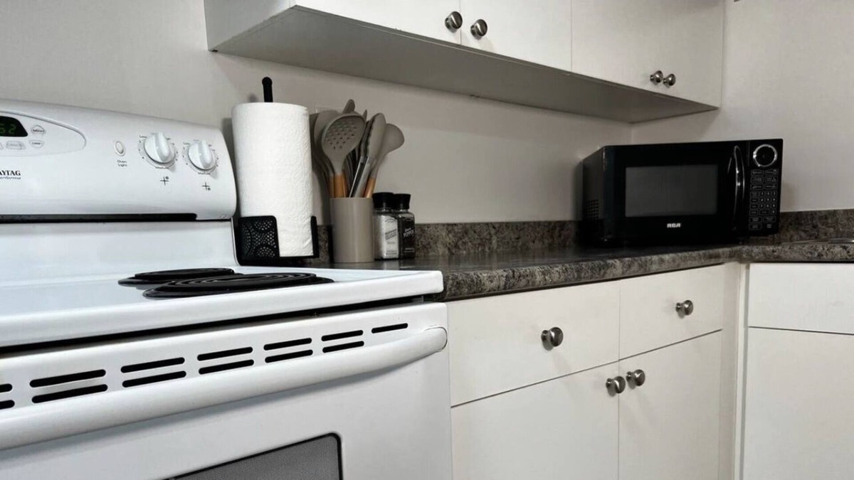 Prince George House | Central 2 Bedroom 1 Bath Suite!