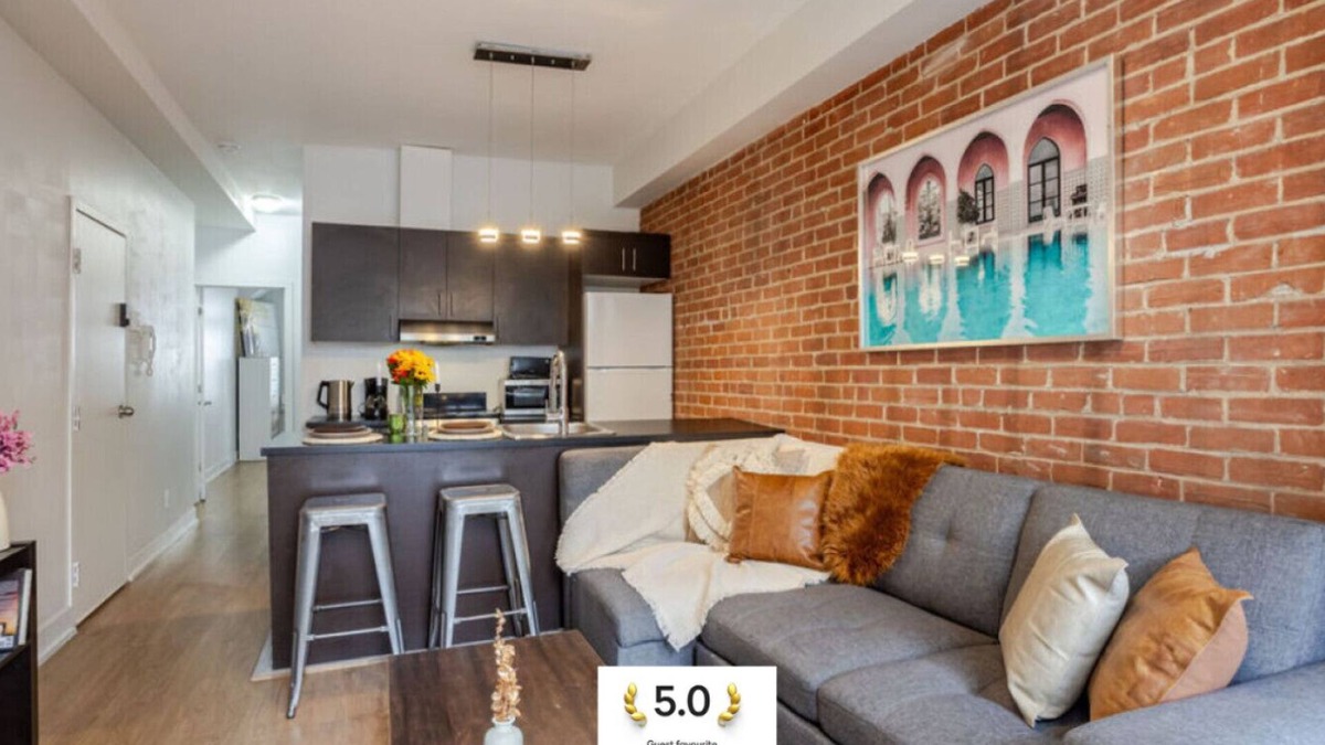 Downtown Montreal Apartment | Central 2BDR Condo on Bishop-Vibe Central MTL