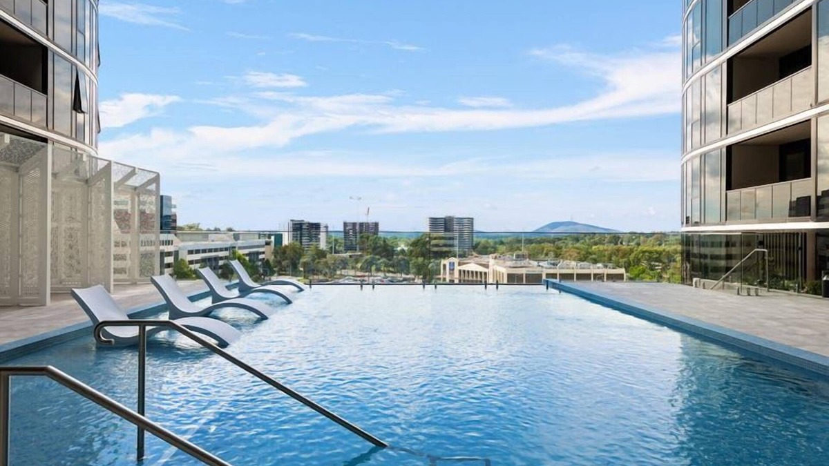 Phillip Apartment | Central 2BR 2BA Apartment | Gym, Pool + Parking