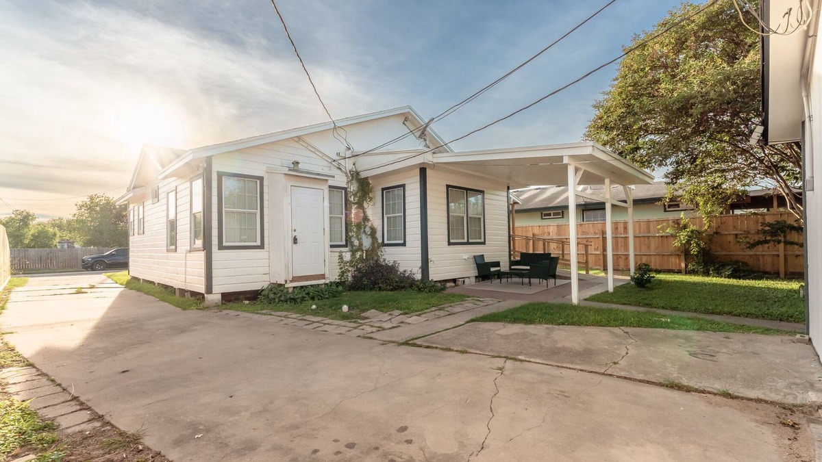 Del Mar House | Central 3BR Comfortable Family-Friendly Extd Stay