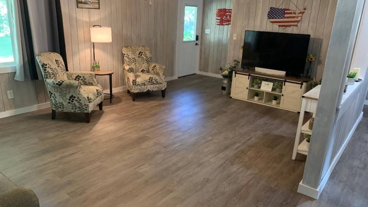 St. Helen House | Central air conditioning, very clean, cozy and Spacious House. Close to trails.