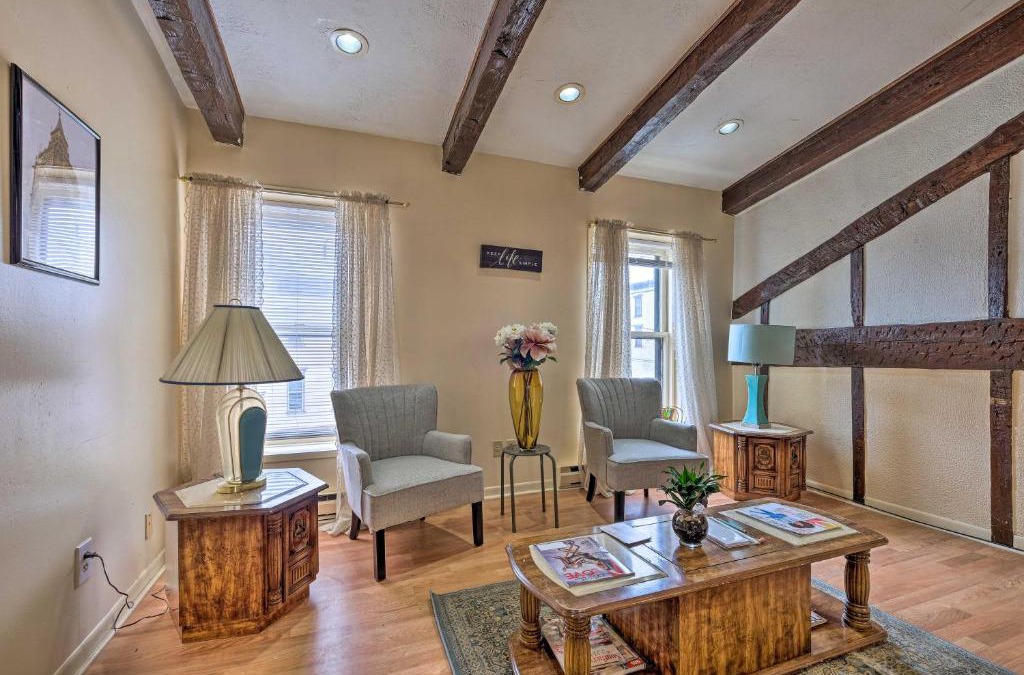 Mansion Area Apartment | Central Albany Apartment Walk to State Capitol!