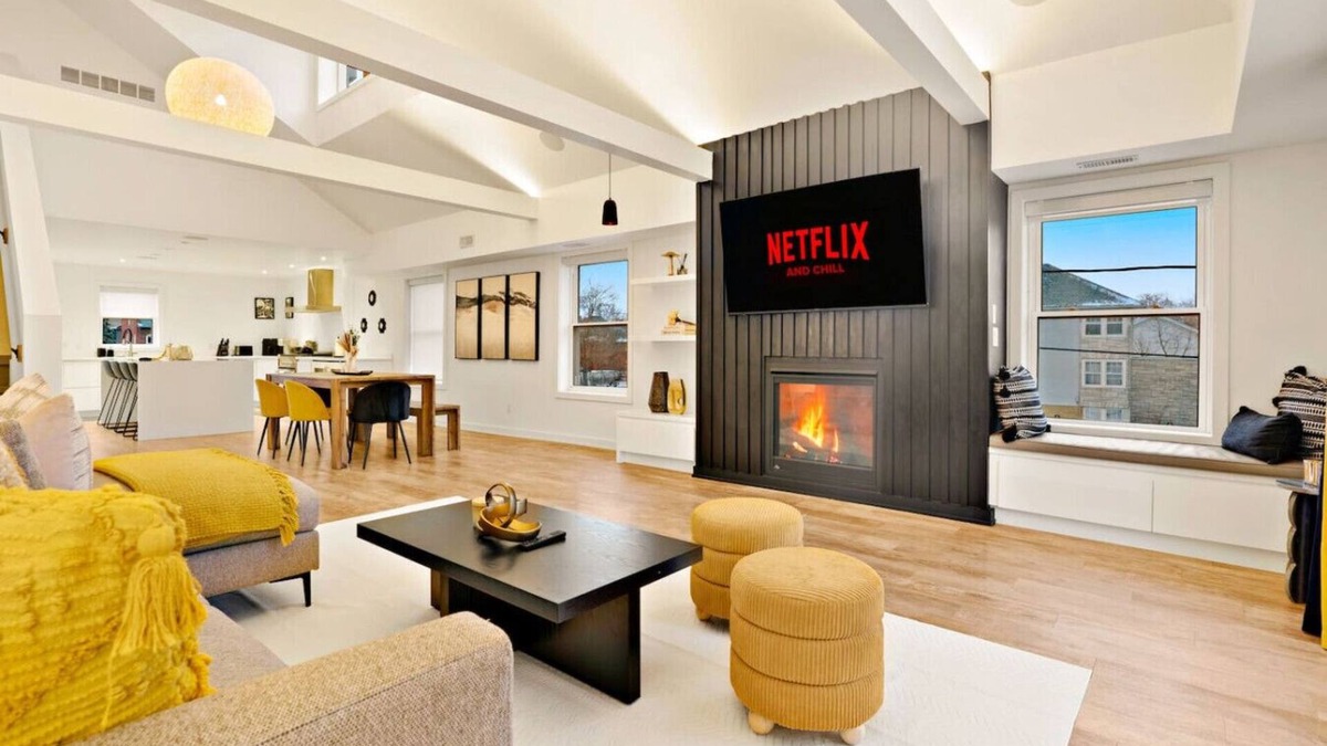 Downtown Apartment | Central and Lux 2BR Suite with Den and BBQ Sleeps 6