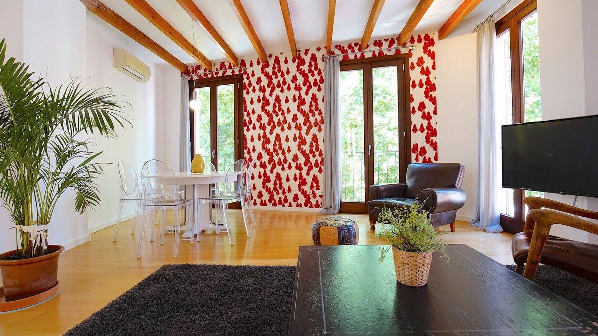 La Llotja-Born Apartment | Central Apartment with AC, Wifi, Shared Terrace, Balcony and Bright