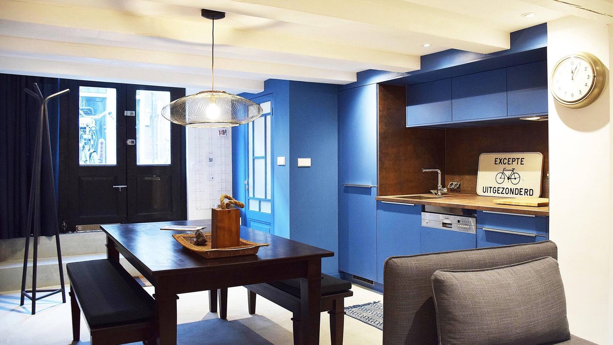 De Weteringschans Apartment | Central apartment - 18th century house - Breakfasts - 4 Bikes - Garden