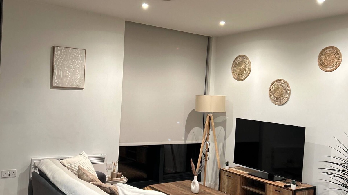 Cheetham Hill Apartment | Central Apartment-Free Parking with Terrace-Gym