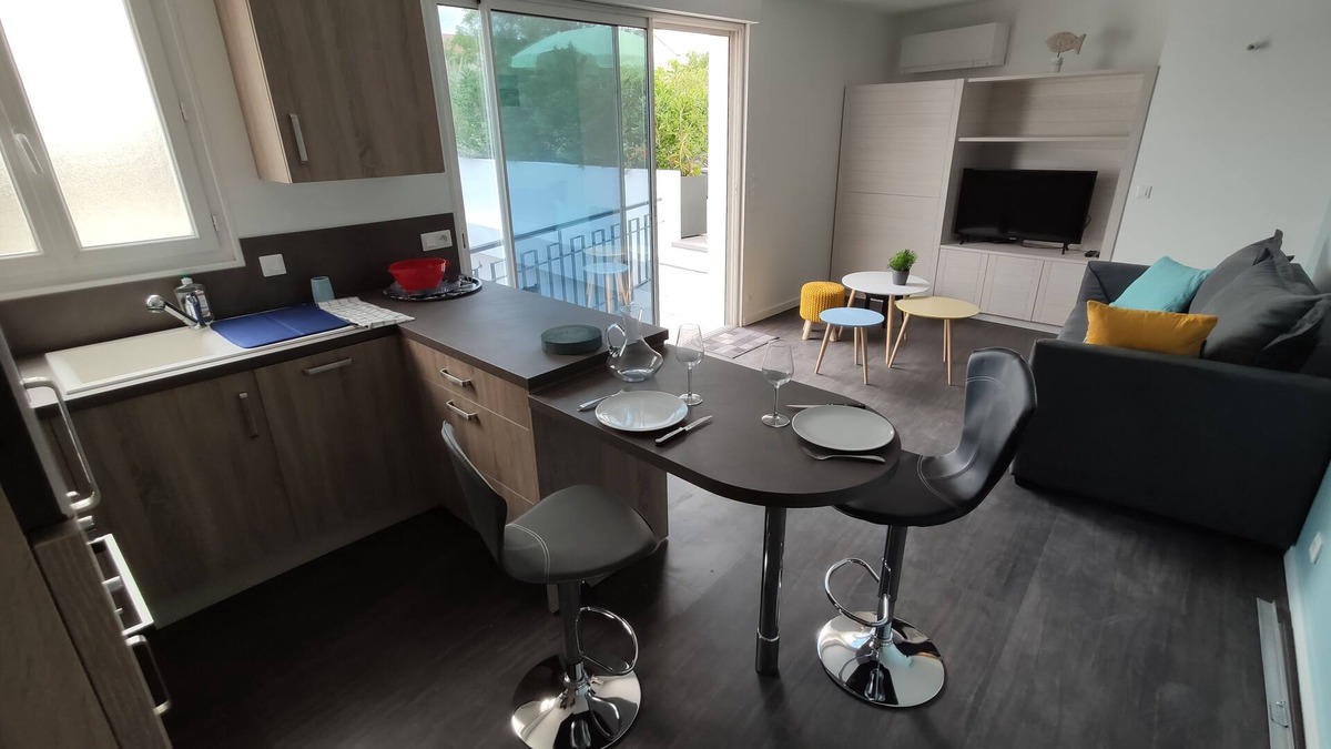 La Tremblade Apartment | Central apartment with beautiful furnished terrace
