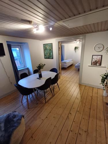 Hjørring Apartment | Central Apartment Free Parking