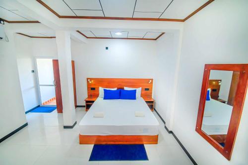 Aluthgama Apartment | Central Apartment near Bentota Beach- Balcony & Kitchen