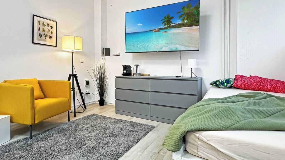 Berkheim Apartment | Central apt for 6 in Esslingen