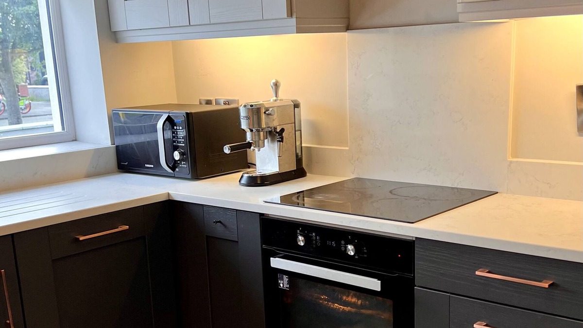 Beaumont Apartment | Central Apt- FreeParking - 1BedEnsuite - WIFI - Smart TV- Washing Machine/Dryer