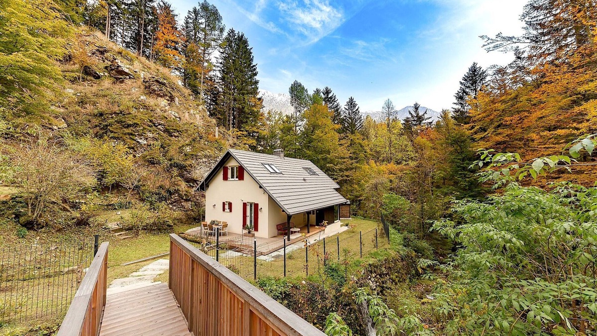Preddvor House | Central Area - New sweet valley cottage & stream