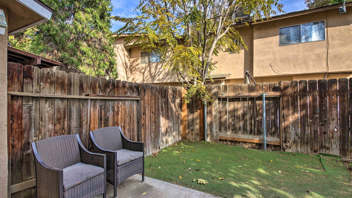 Country Rose Apartment | Central Bakersfield Townhome w/Private Patio
