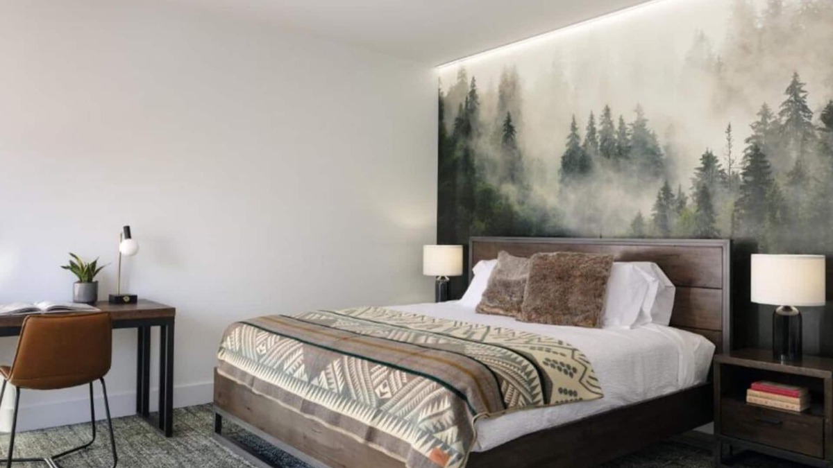 Silverthorne Hotel | Central Base for Your Colorado Adventure Awaits! Pets Allowed, Parking!