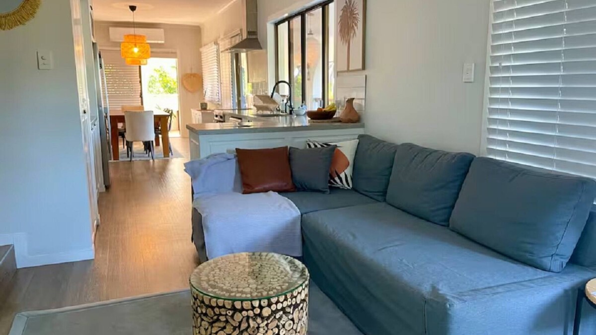 Tannum Sands Apartment | Central Beach Town Gem