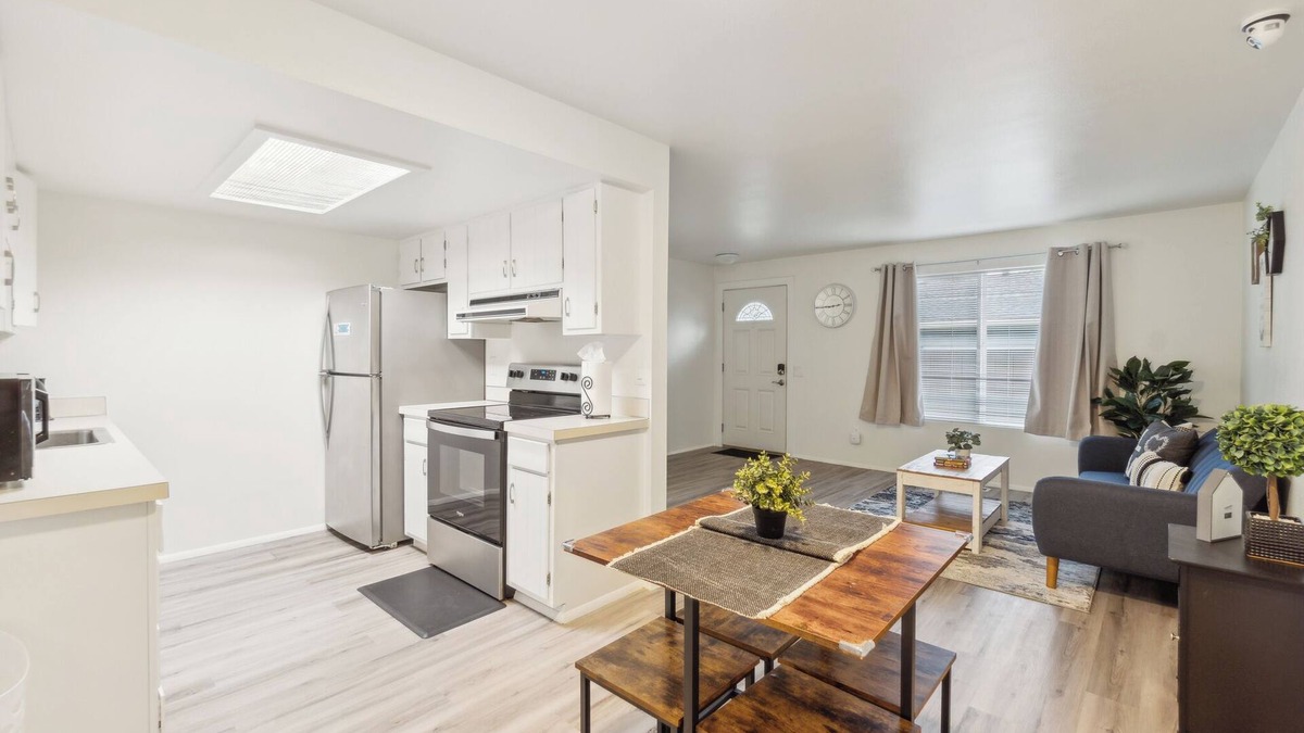 Lake Hills House | Central Bellevue House