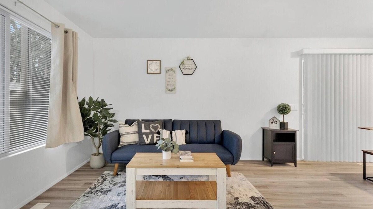 Lake Hills House | Central Bellevue House