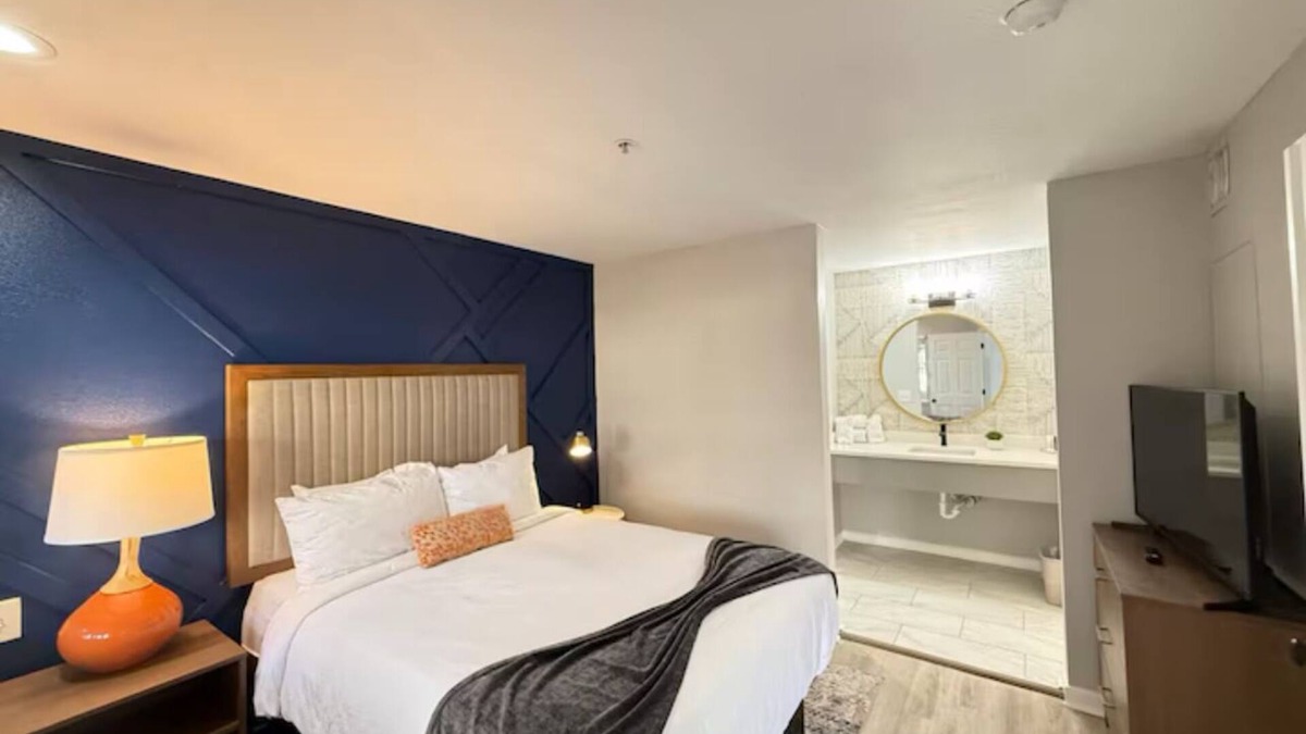 Garden Hills House | Central Buckhead Apartment