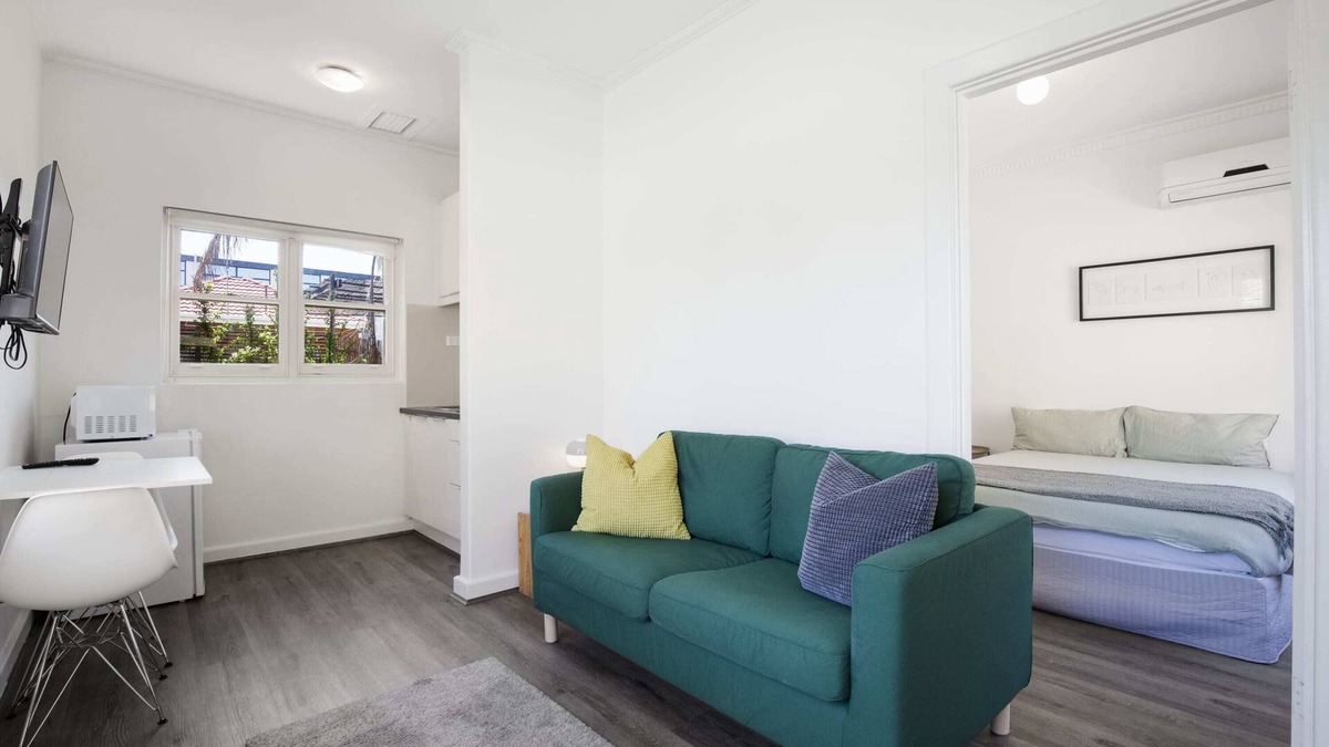 Plympton Apartment | Central budget sight seeing base