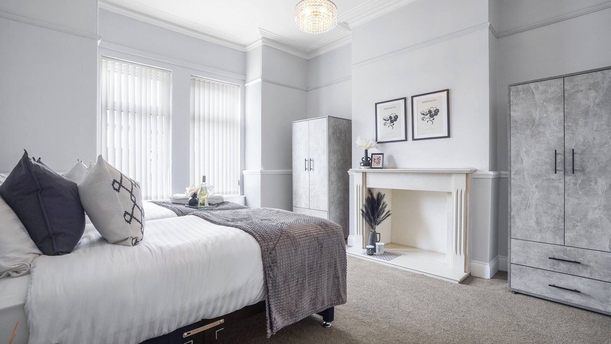 Castleford House | Central Castleford 4 Bed House - Free Parking