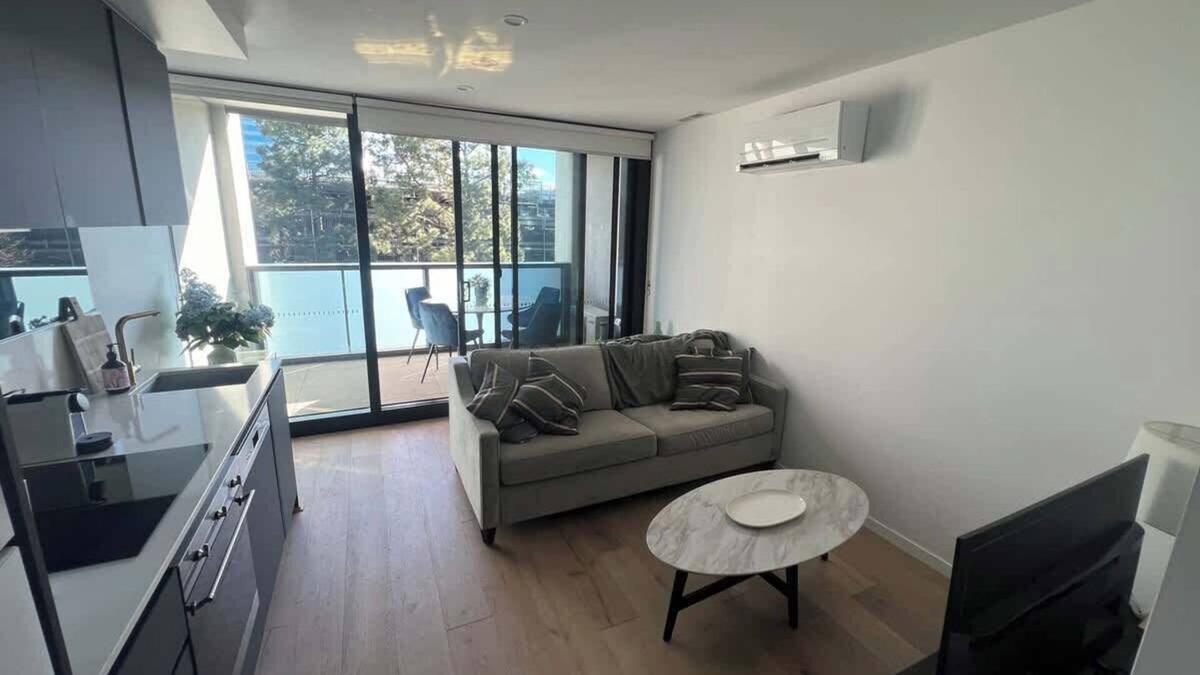 Reid Apartment | Central CBD | Parking | Sleeps 4 | WIFI