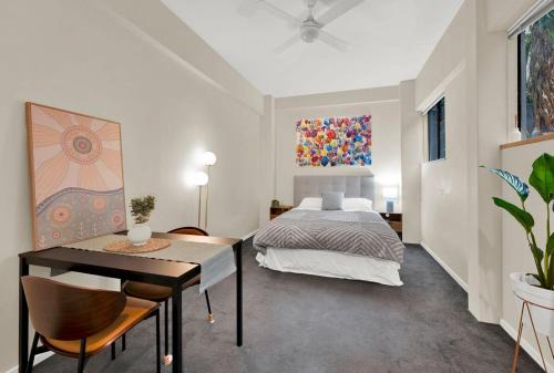 Melbourne Central Business District Apartment | Central CBD studio free parking