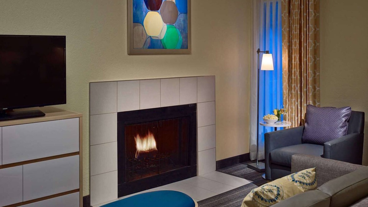 Blue Ash Hotel | Central Comfort, Family-Friendly Fun, Free Breakfast!
