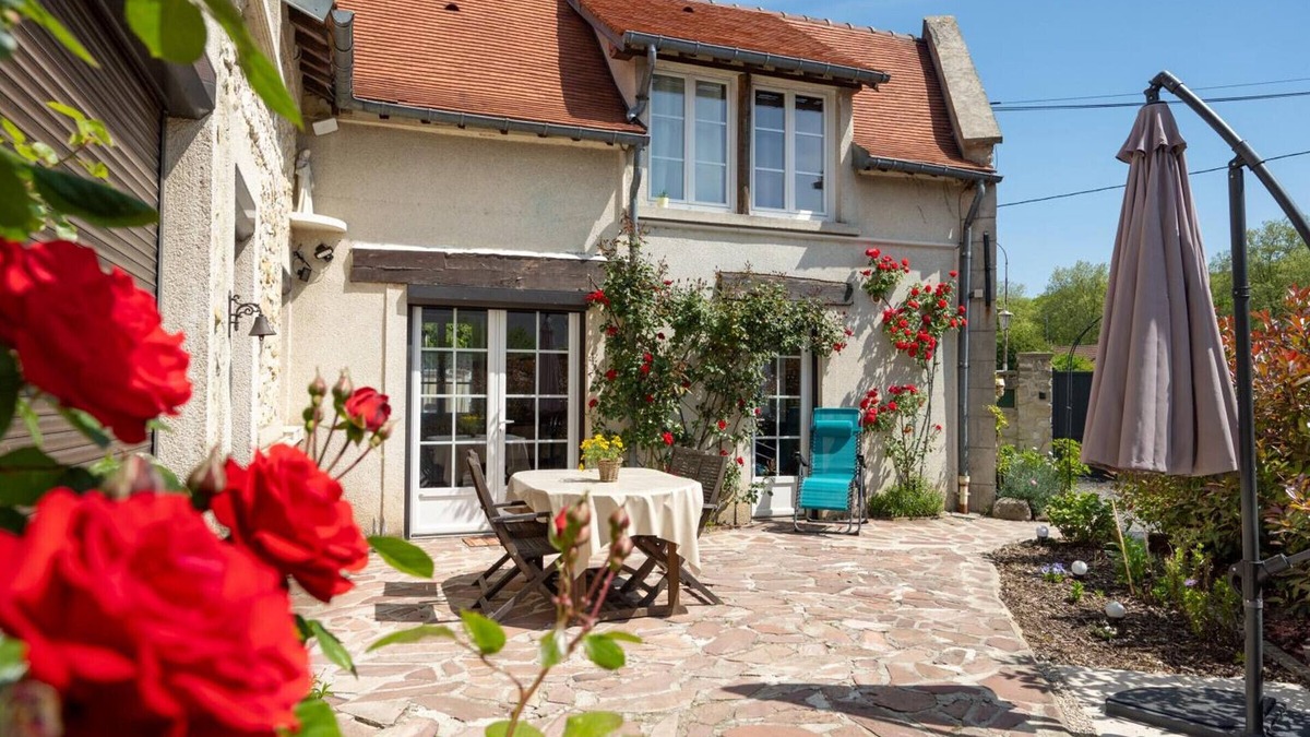 Royallieu Village Cottage | Central Compiègne Retreat: Cozy 1BR Cottage with Private Terrace and Modern Amenities