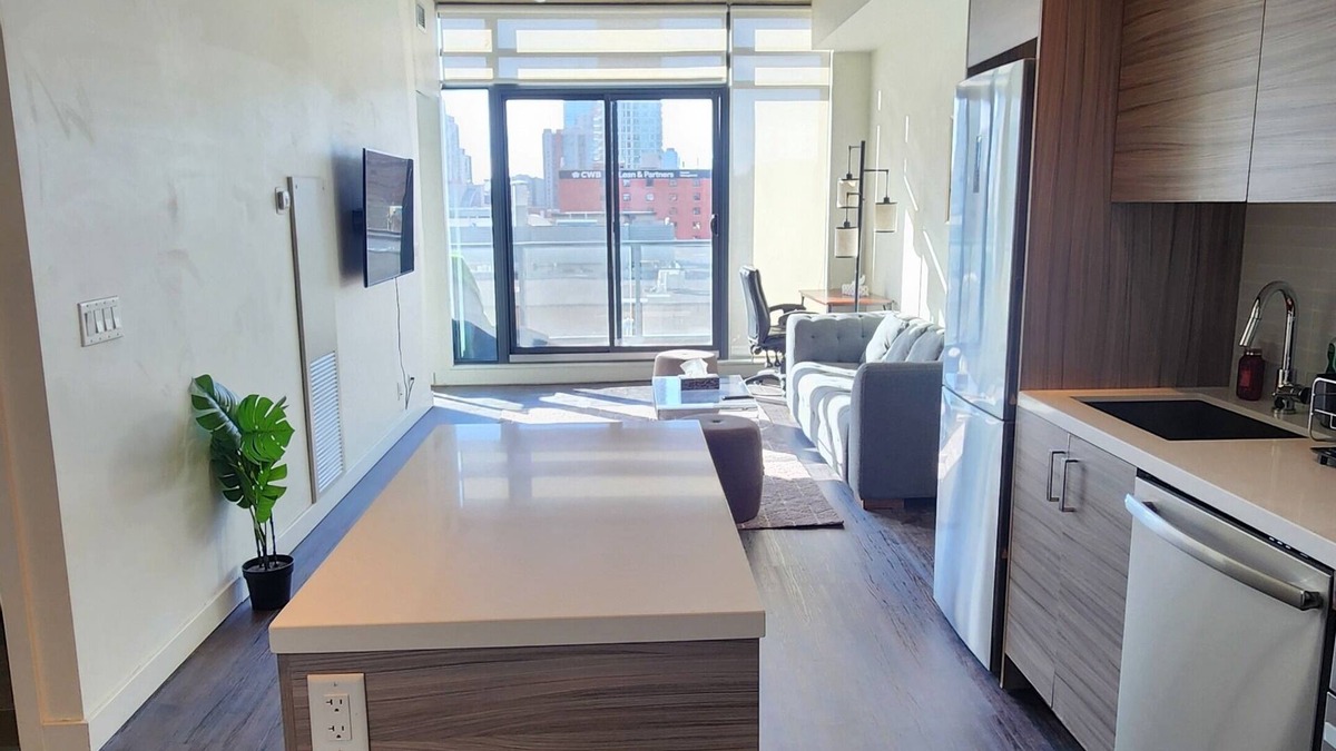 Connaught House | Central condo downtown