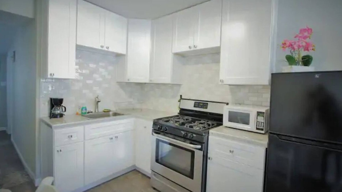 Shearer Hills - Ridgeview House | Central & Convenient, Airport-5Min, Anywhere-10Min