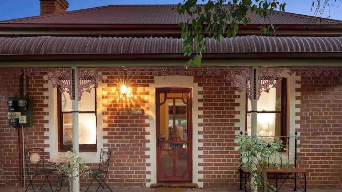 Albury House | Central, cosy and private Wyse Cottage