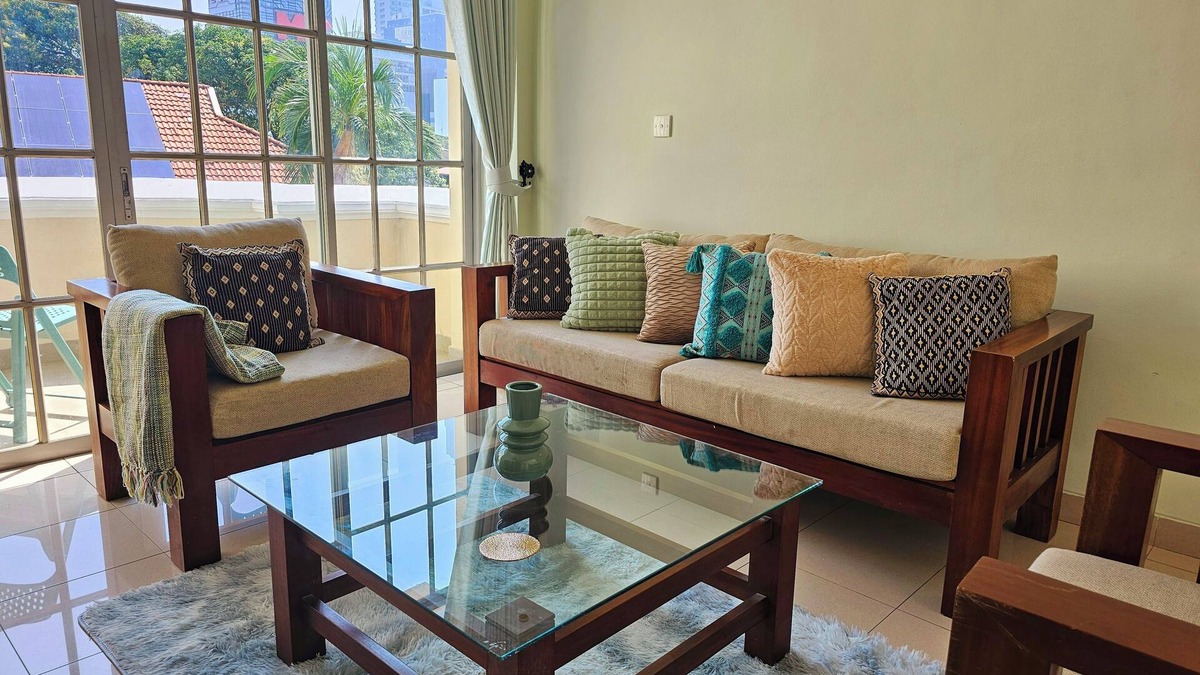 Bambalapitiya Apartment | Central, Cosy, Homely 3Br stay