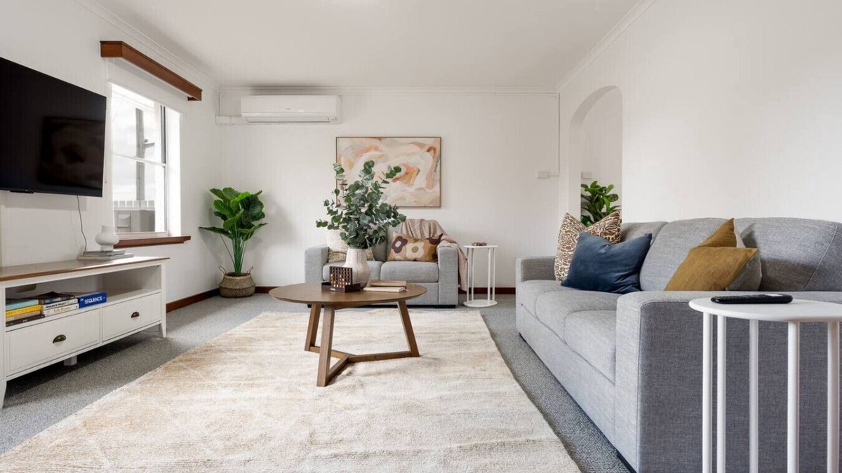 Launceston CBD House | Central Cosy Townhouse + Parking