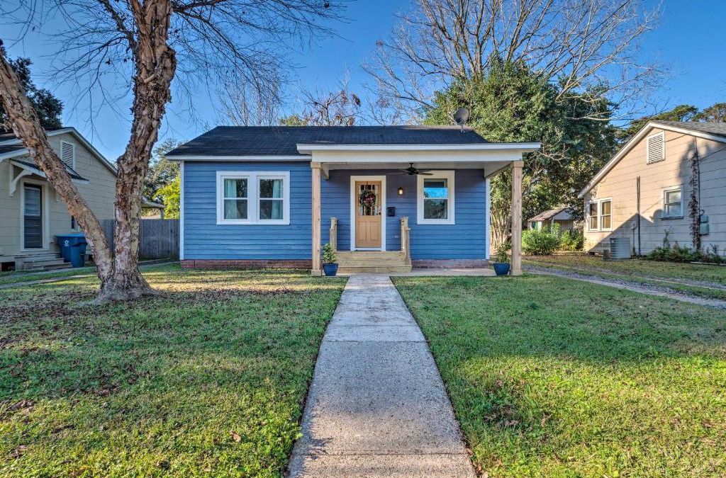 Lafayette House | Central Cottage with Grill, 1 Mi to Cajun Field