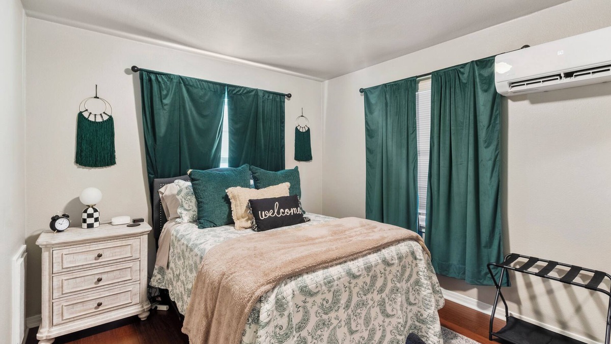 Canyon Apartment | Central Cozy 1-bedroom 15 mins to Palo Duro Canyon & across from West Texas A&M