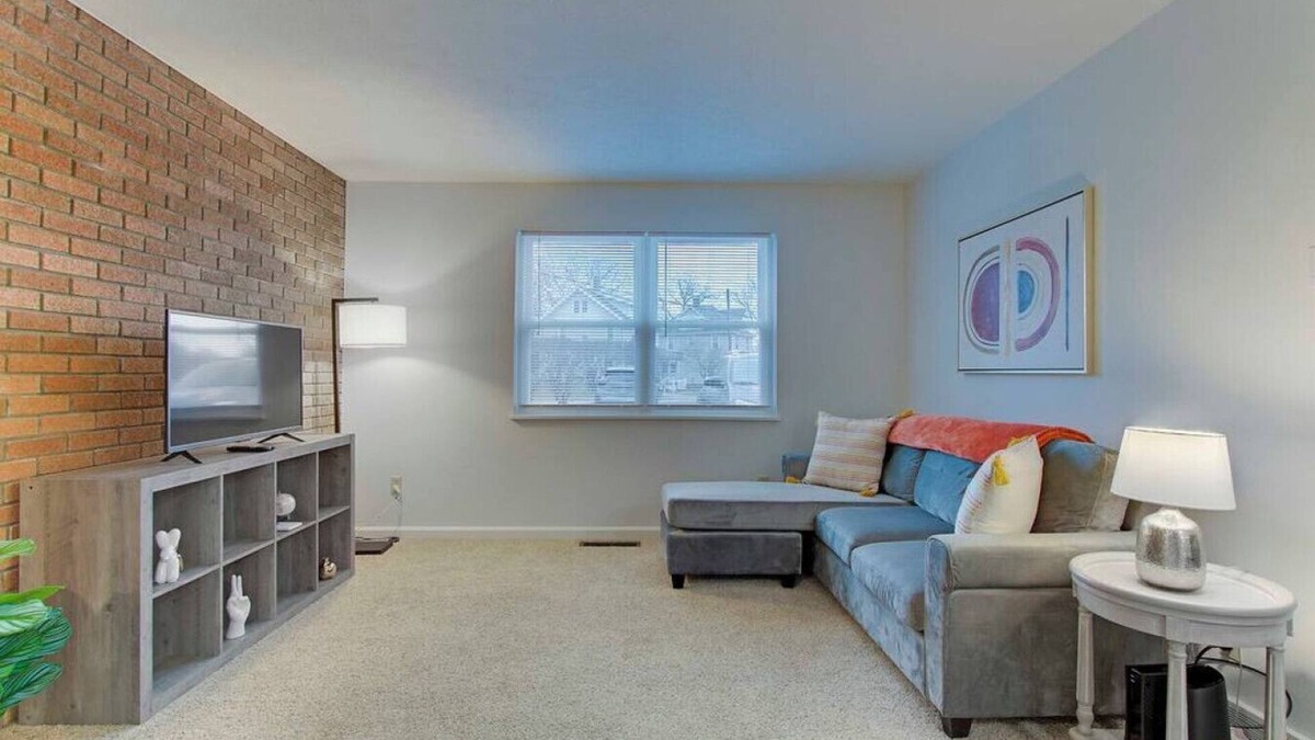 North Canton Apartment | Central & Cozy 1BR near Hall of Fame/Airport