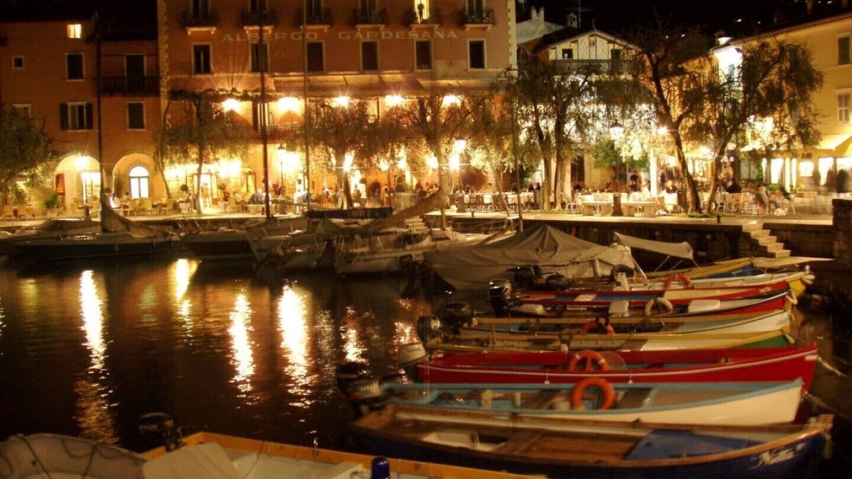 Torri del Benaco Apartment | CENTRAL ELEGANT APARTMENT WITH PRIVATE PARKING