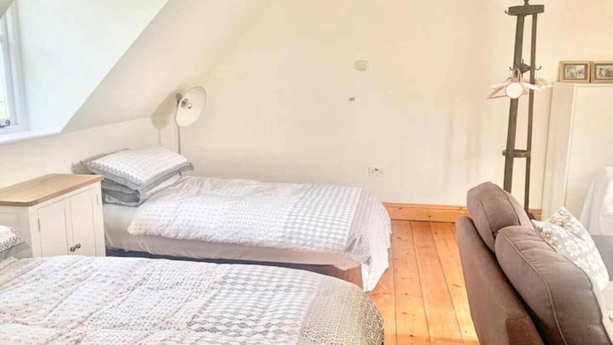 Ely House | Central Ely 3 bed 2 bathroom smart apartment