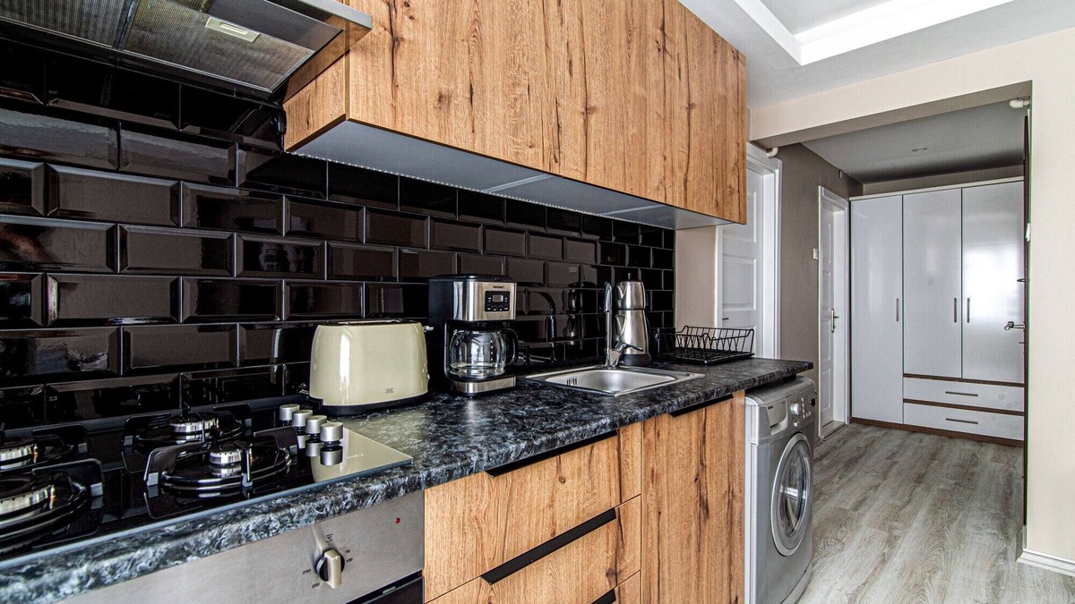 Gumussuyu Mahallesi Apartment | Central Flat near Taksim Square with Balcony