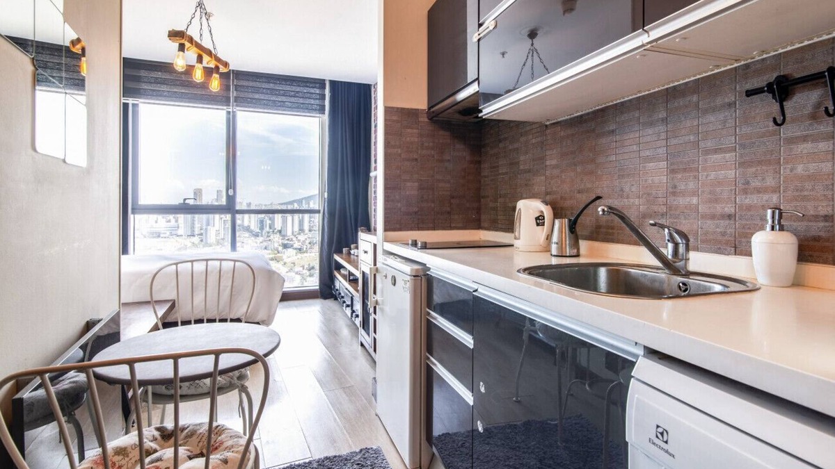 Atasehir Apartment | Central Flat with Amazing City View in Atasehir