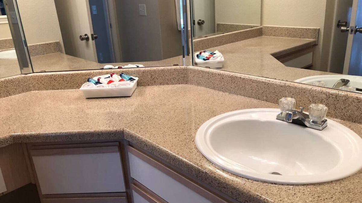 Astrodome Apartment | Central Furnished 2b/2b Apt by the HTX Med Center