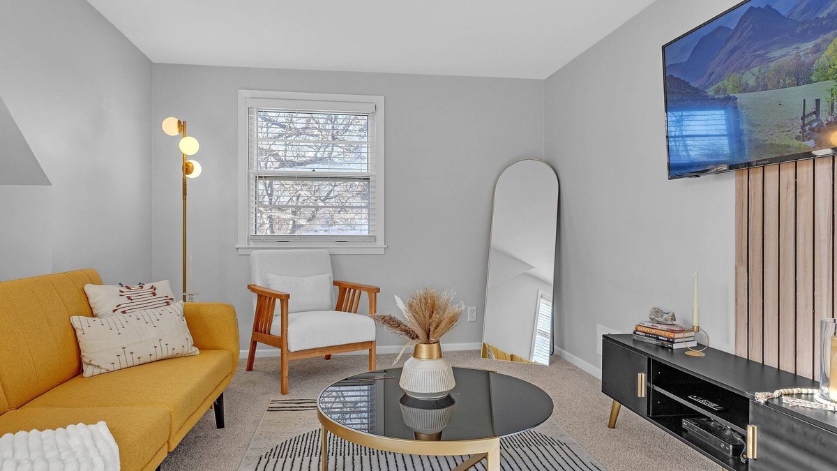 Mankato House | ~Central Haven~Stylish ~Warm~ Charm ~ MSUn