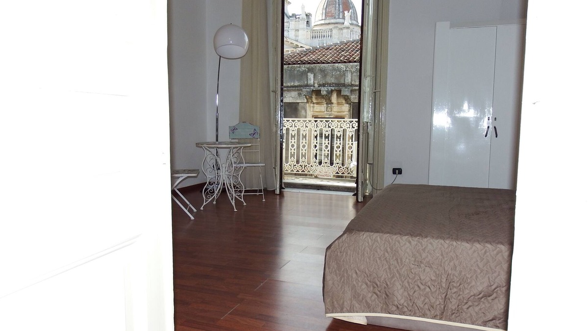 Coste Apartment | Central house - elegant apartment in an ancient building in the historic center