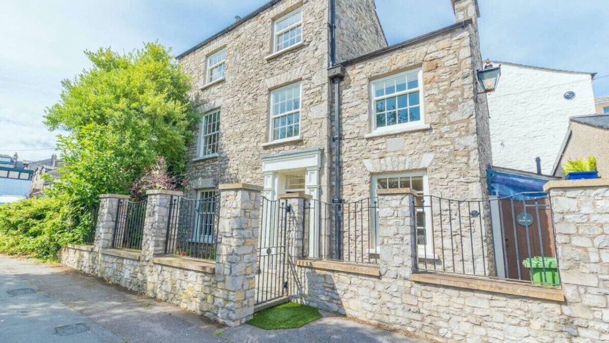 Kendal House | Central Kendal Georgian home, private courtyard & free parking