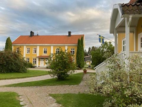 Lindesberg Apartment | Central lägenhet med gratis parkering