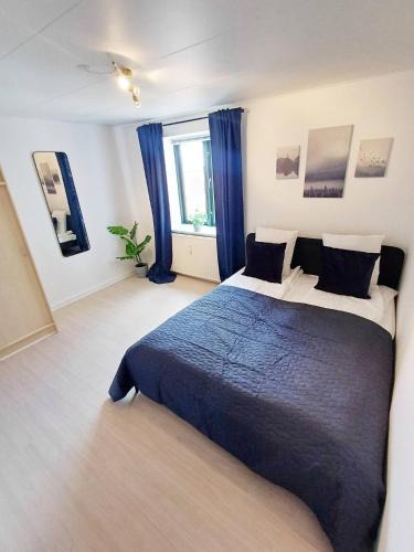 Hjørring House | Central Large Double Room With Free Parking