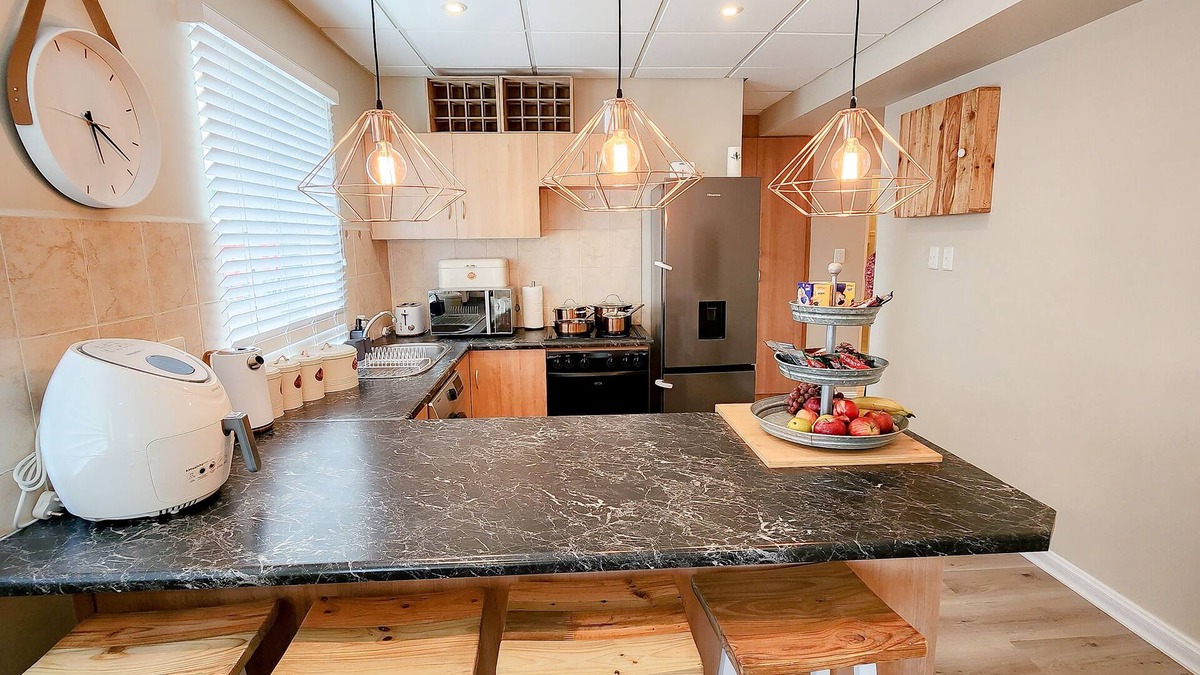 Paarl Apartment | Central located on the Main rd, fully equiped apartment.