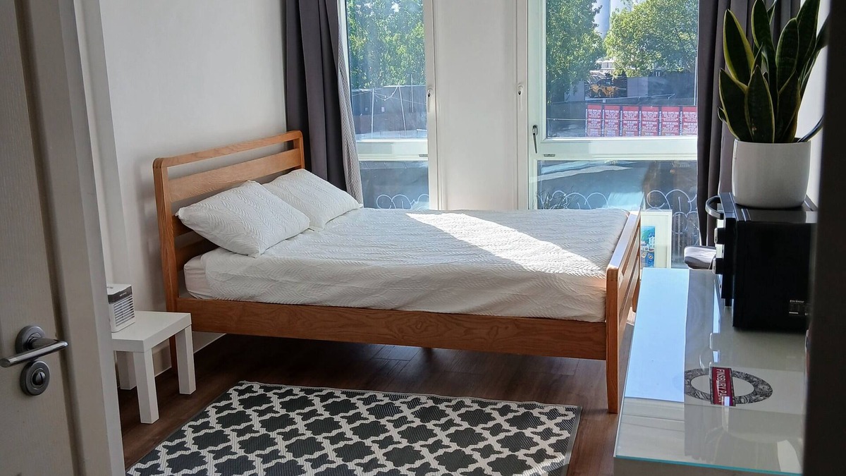 Brownswood Apartment | Central location. 5mins from Finsbury Park Station. Park views.